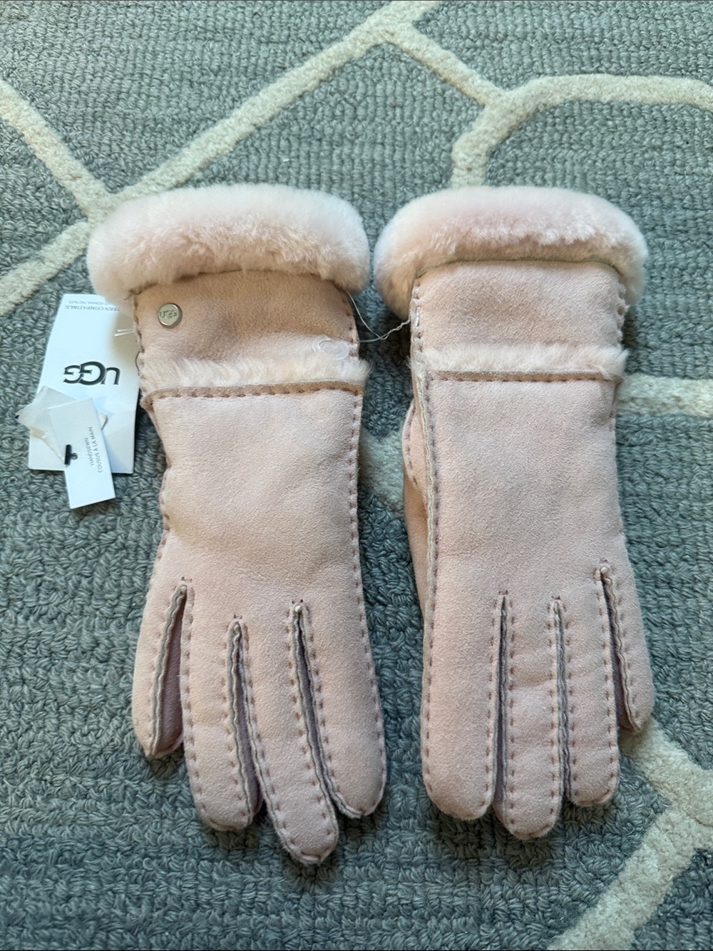 UGG Turn Cuff Sheepskin Gloves Ashen Rose Pink Small NWT $178